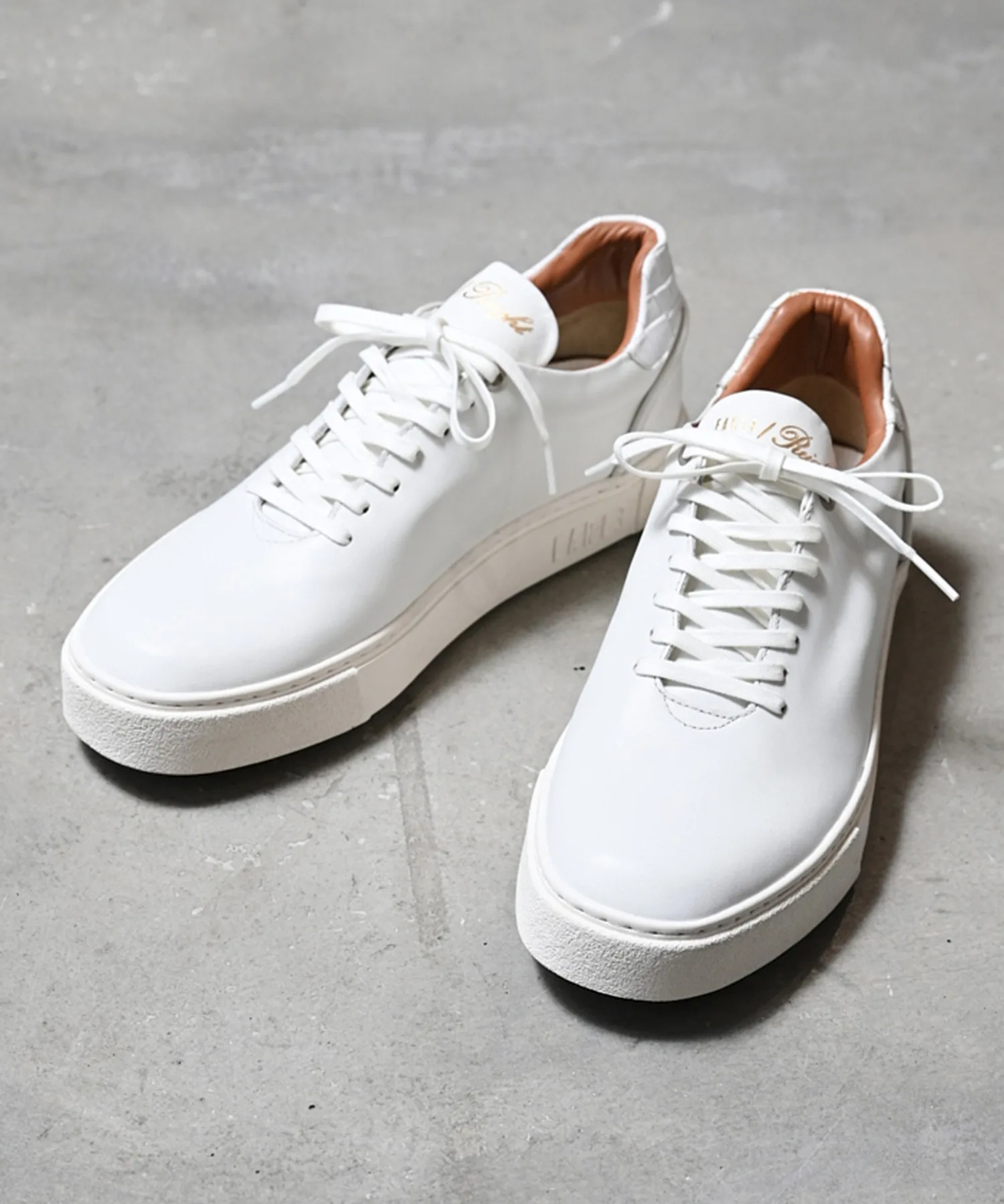 Мужские кожаные кеды Holecutsneakers EARLE белые