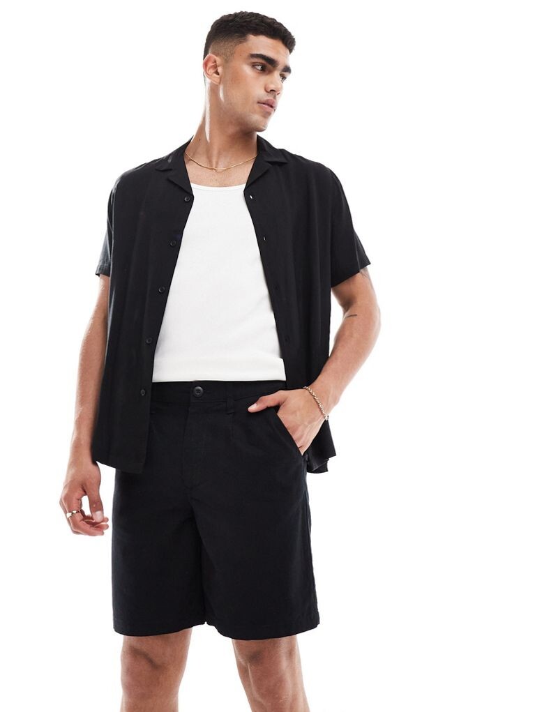 

Черные плиссированные шорты из льняного микса ASOS DESIGN