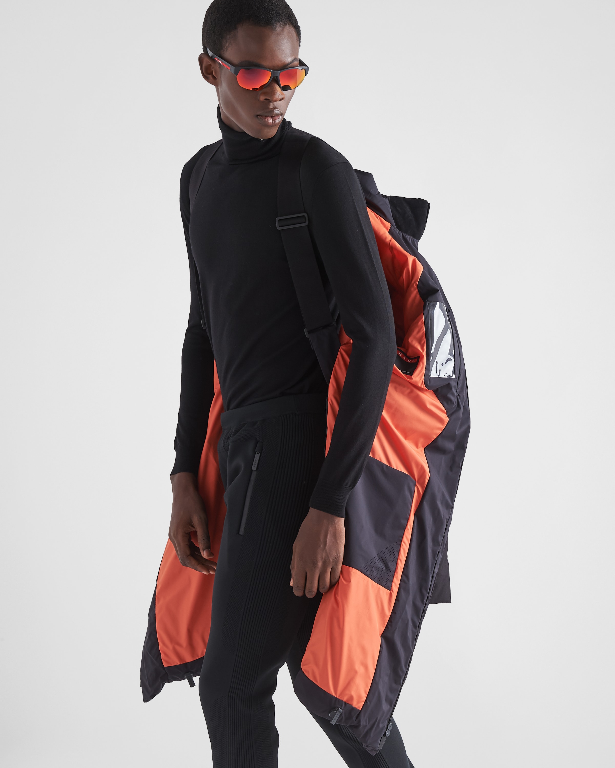 Легкое пуховое пальто из переработанного нейлона Re-Nylon Prada, черный — фото 4