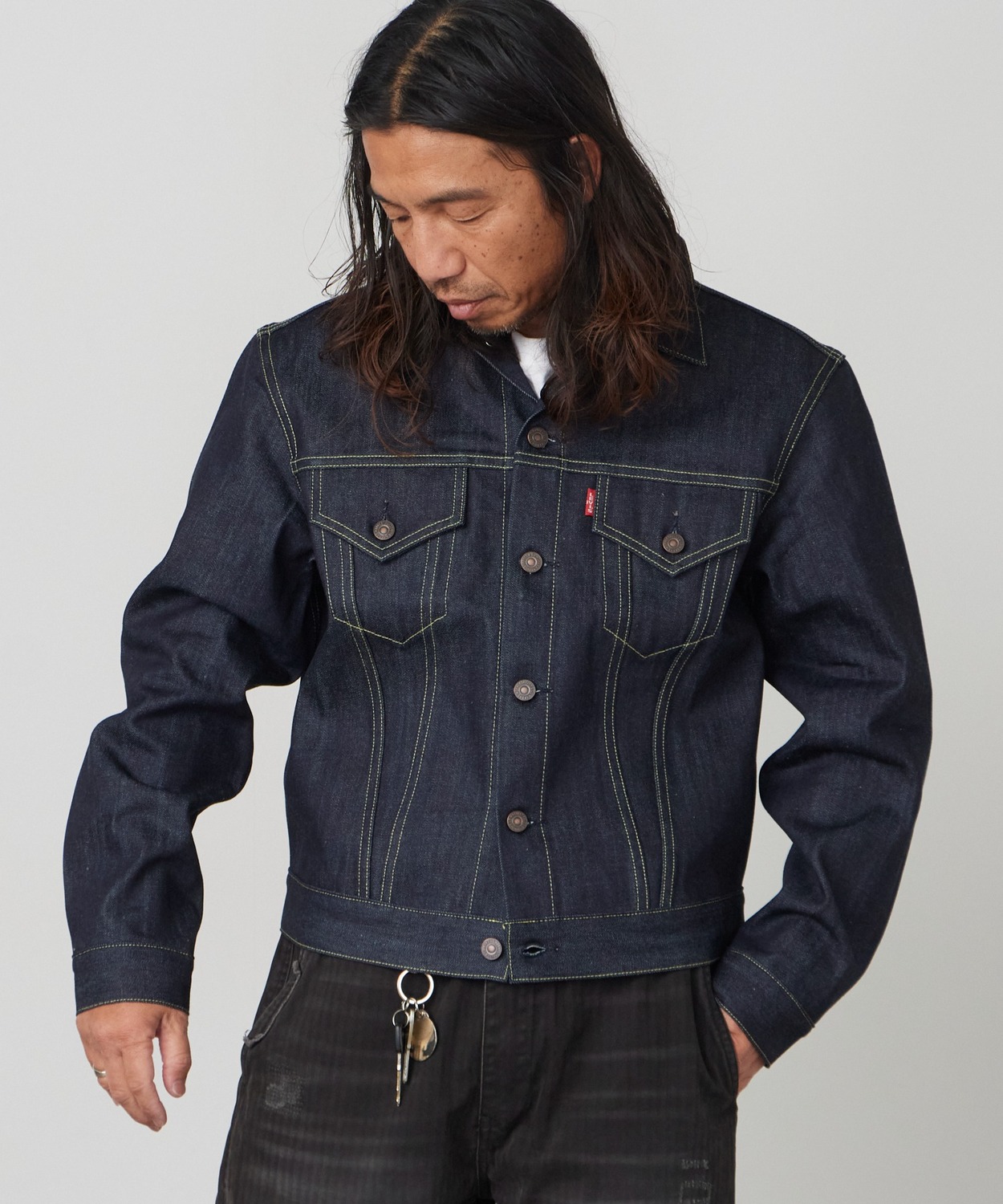 Винтажная куртка Levi's LVC 1961 TYPE III Trucker Jacket из органического денима 557XX, весна/лето 2026. — фото 4