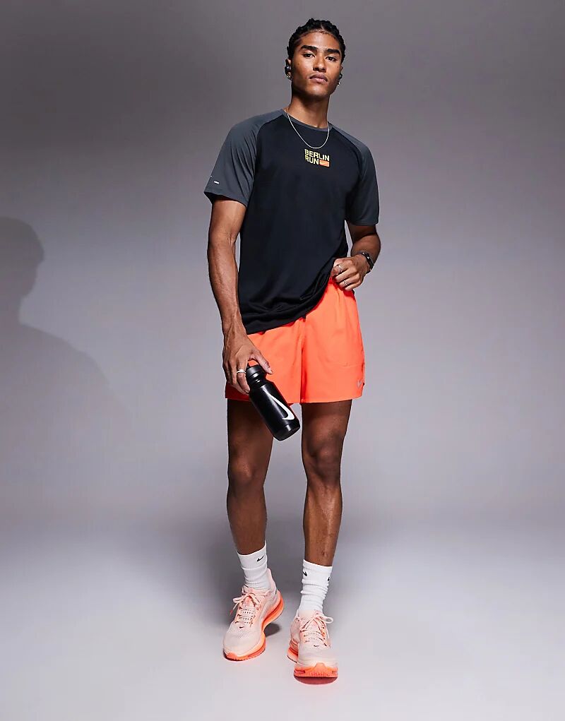 Шорты Nike Running Dri-FIT Stride 5 дюймов красного цвета — фото 3