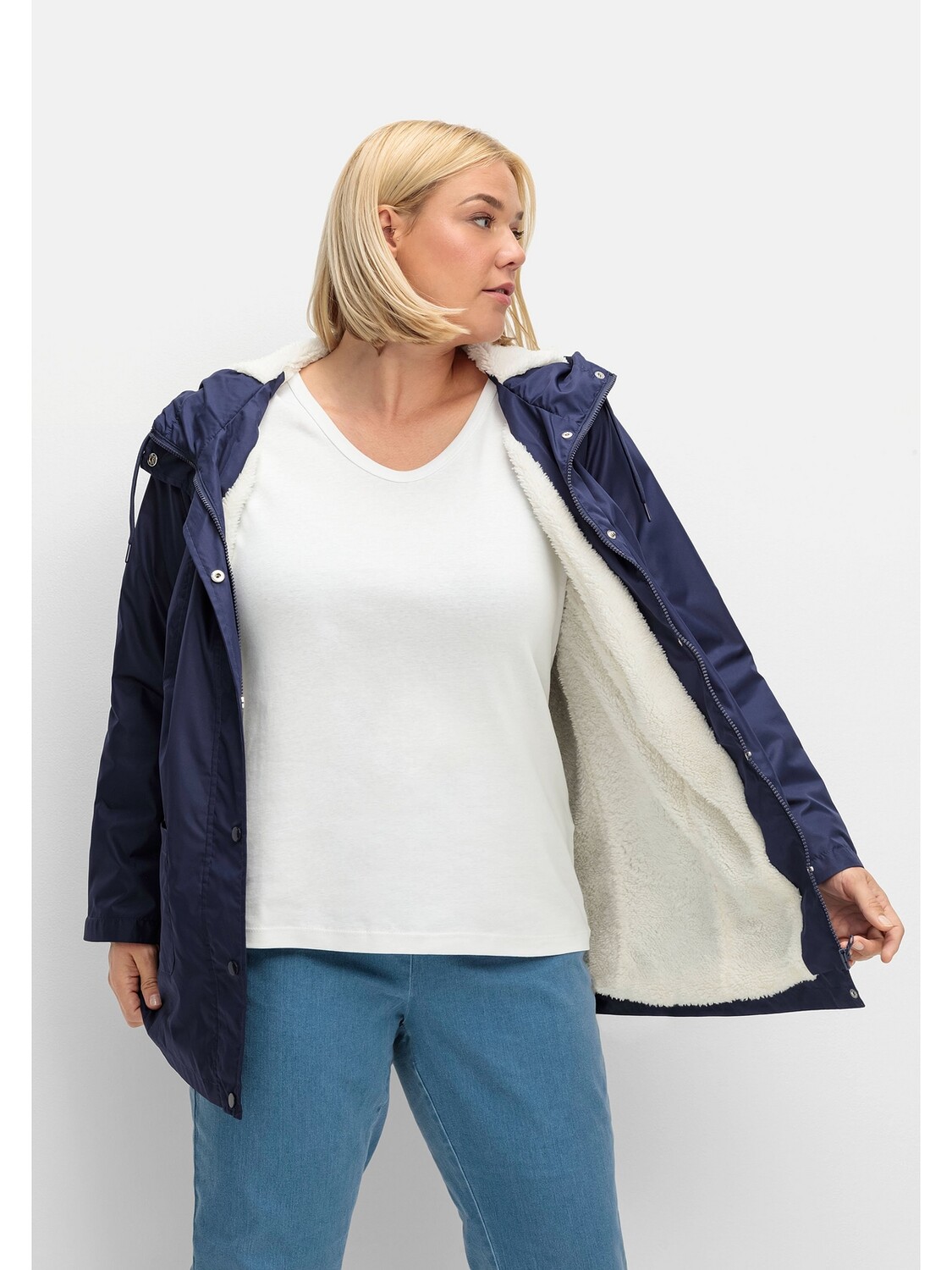 

Куртка sheego Windjacke, ночной синий