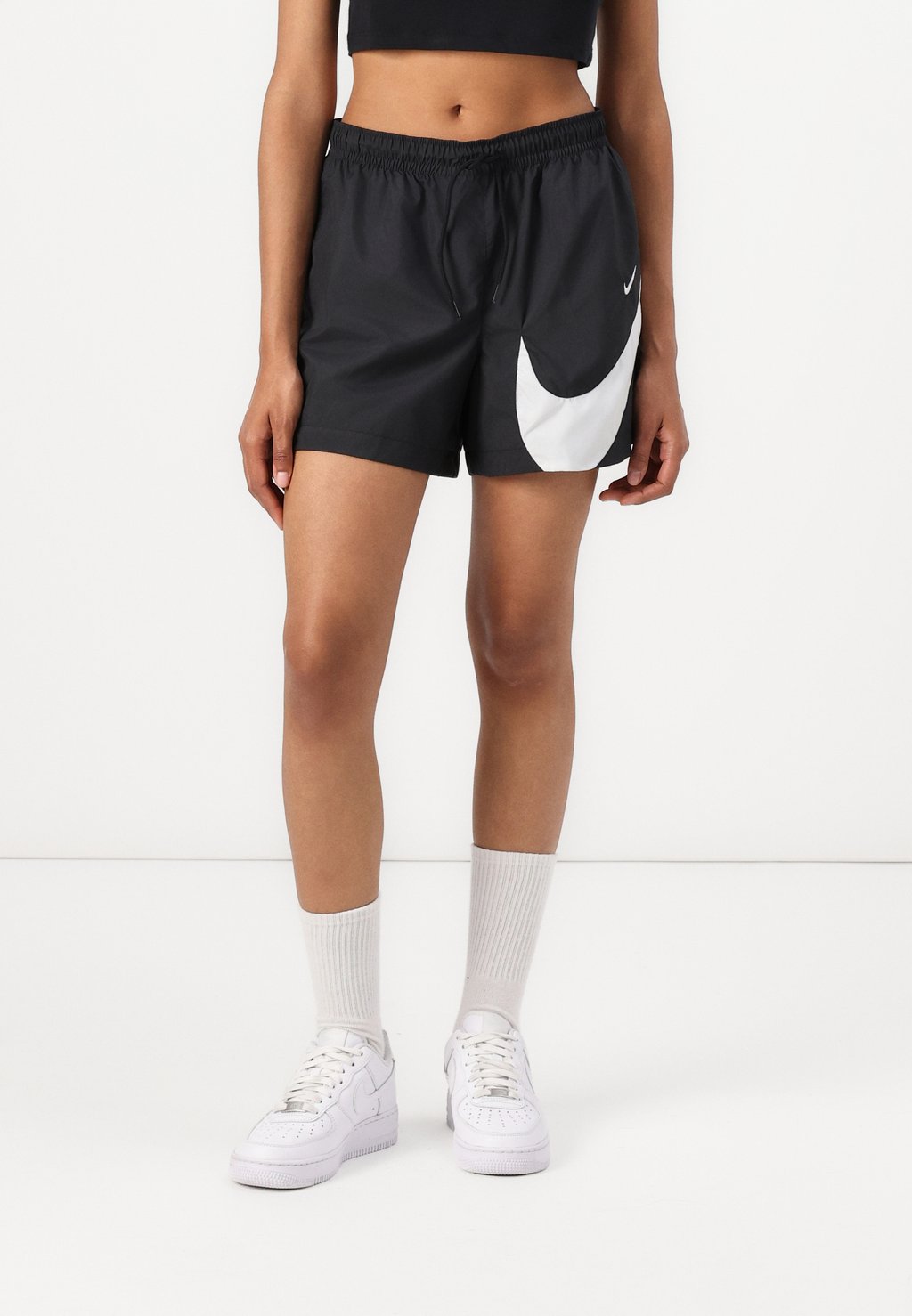 

Спортивные шорты LOGO Nike Sportswear, черный
