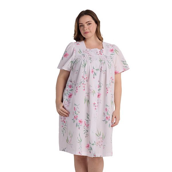 

Плюс сайз пикейный короткий халат на кнопках Miss Elaine Essentials, Pink Floral