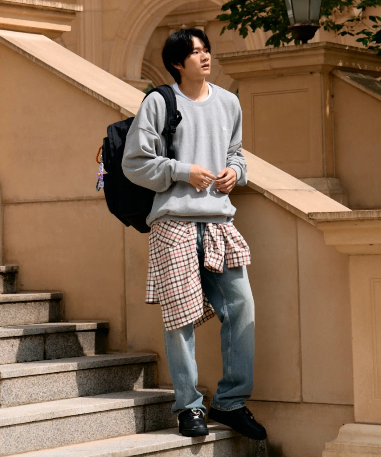 Круглый свитшот Nike Club Fleece Oversized French Terry Crew, тёмно-серый меланж — фото 2