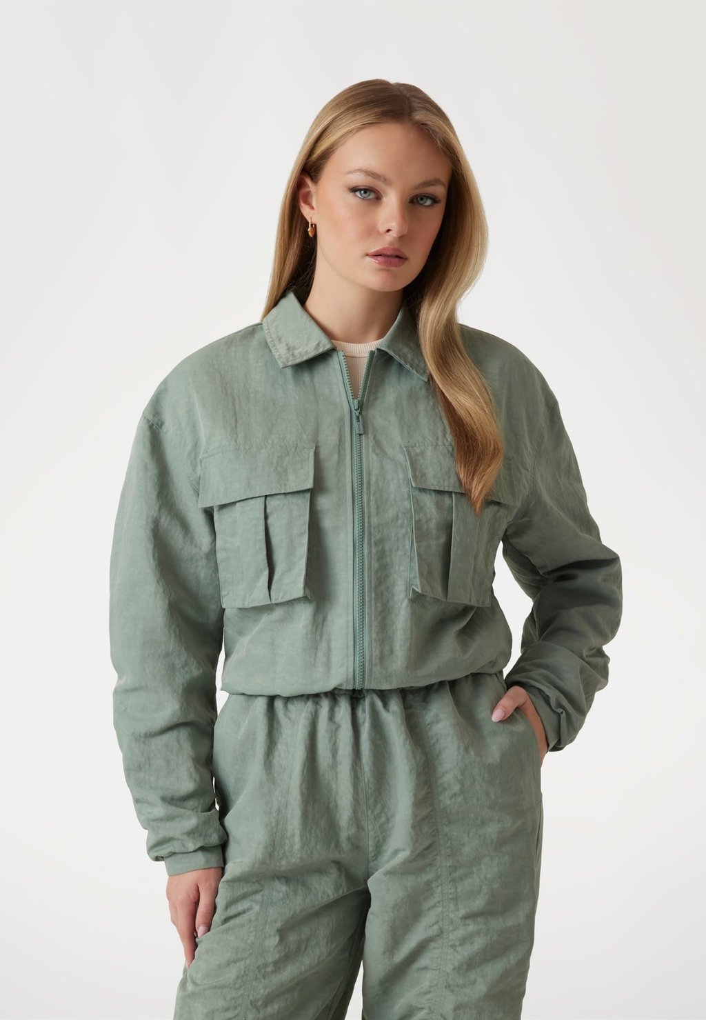 

Летняя куртка Guess, зеленый