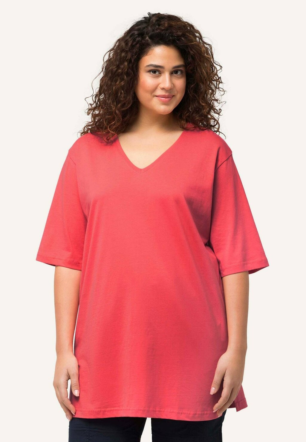 

Базовая футболка PLUS SIZE RELAXED FIT V-NECK TEE Ulla Popken, коралл