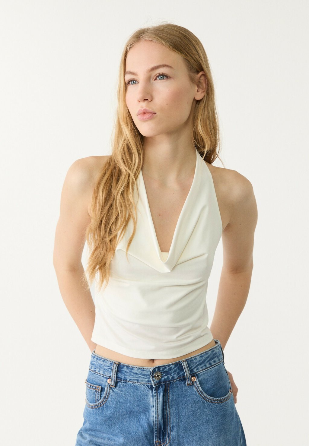 

Топ HALTER WITH COWL NECKLINE Stradivarius, бежевый