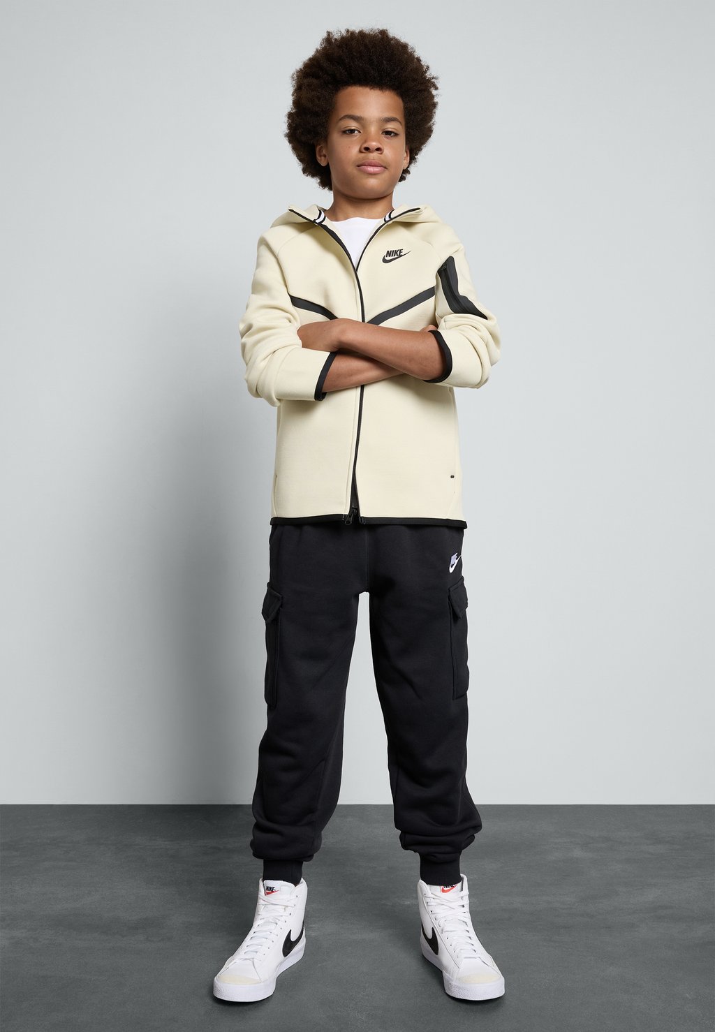 Толстовка на молнии Nike Sportswear, цвет Light Khaki/Black — фото 2