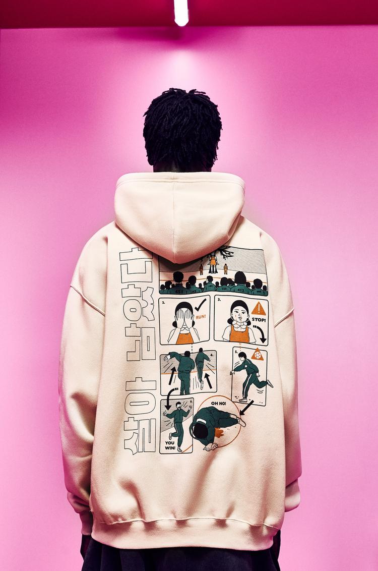

Толстовка с капюшоном «Игра в кальмары» Pull And Bear, бежевый