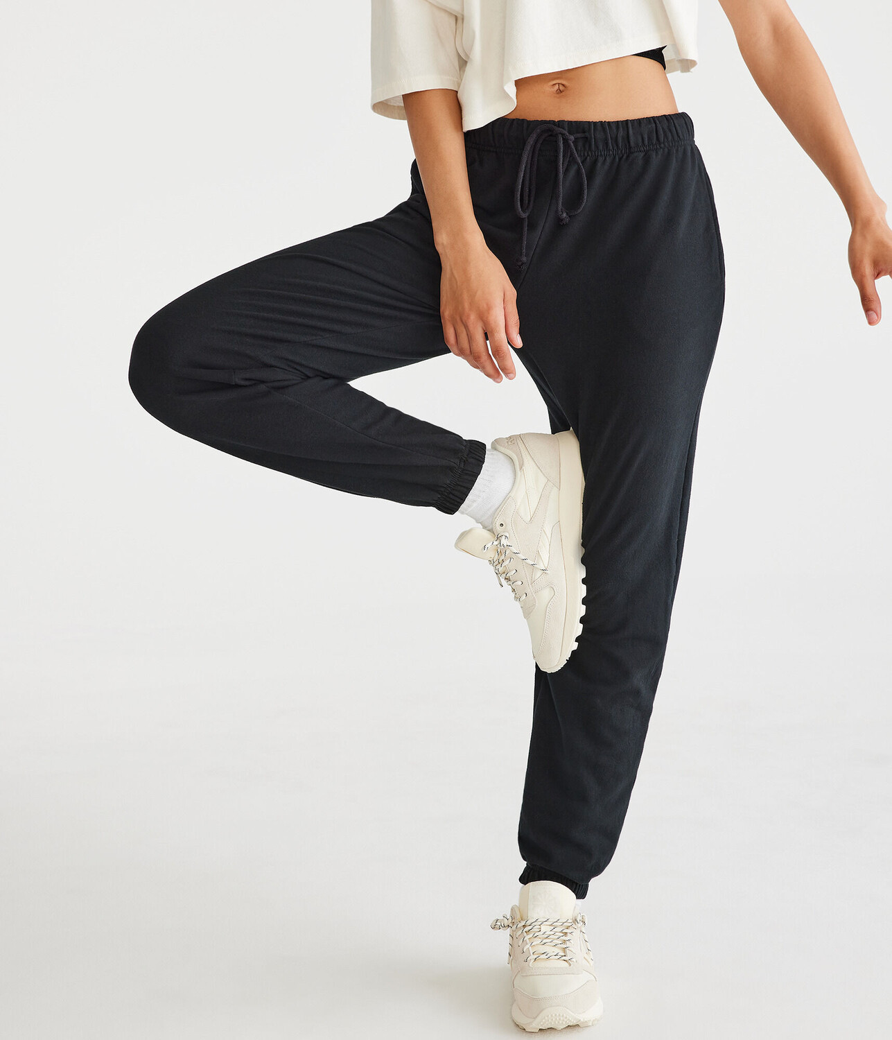 

Спортивные штаны с напуском и высокой посадкой на застежке Aeropostale, черный