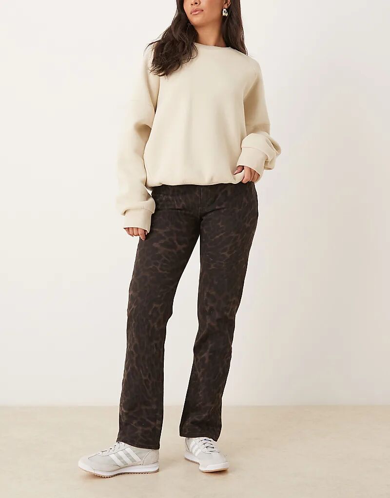 

Джинсы средней посадки Abercrombie & Fitch Curve Love прямого кроя с леопардовым принтом коричневого цвета