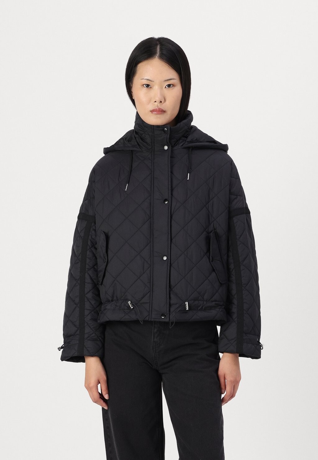 

Легкая куртка ONLTANYA HOOD JACKET ONLY, черный