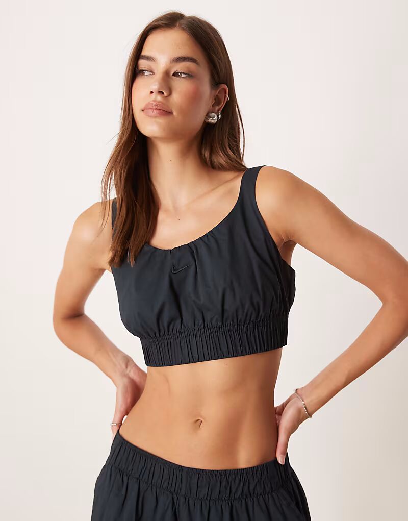 

Укороченный жилет Nike Chill Poplin черного цвета