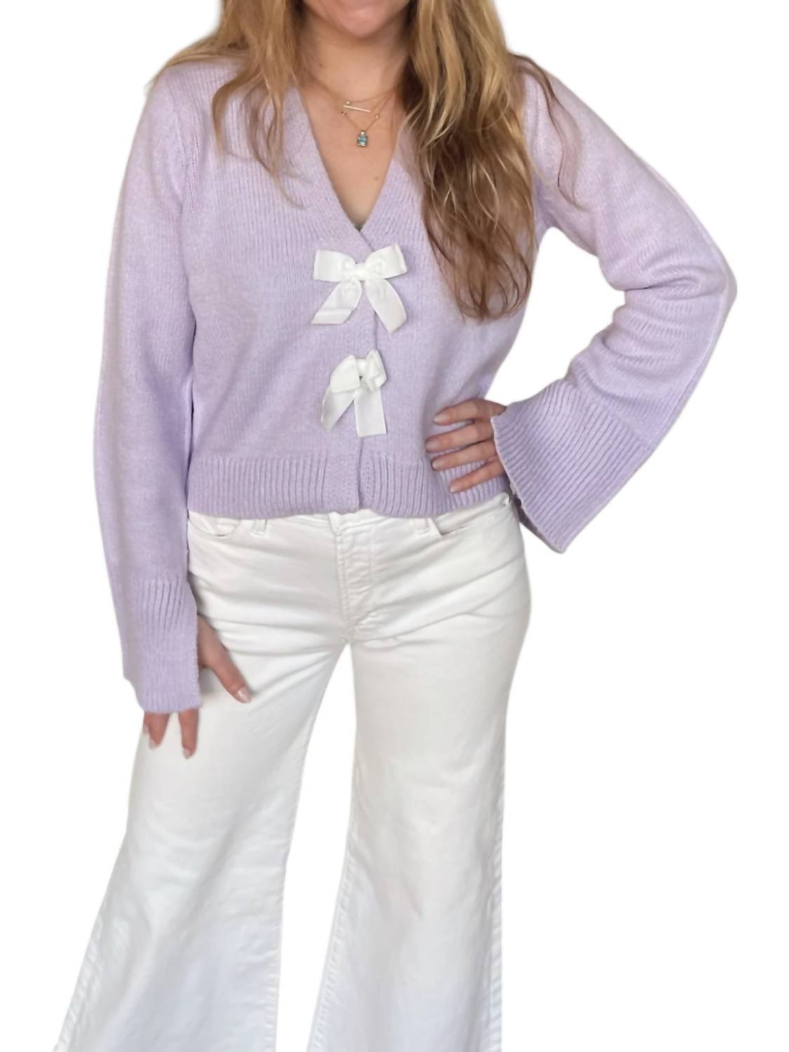

Джемпер с V-образным вырезом и бантом в сиреневом цвете Jasmine Design History