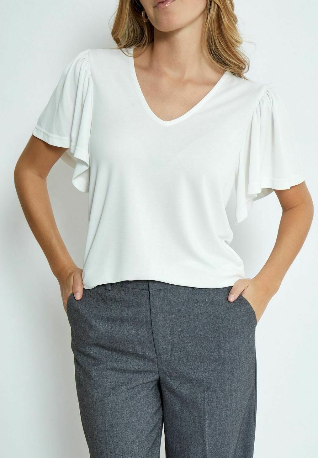 

Принт на футболке RIANNE V-NECK Minus, кремовый