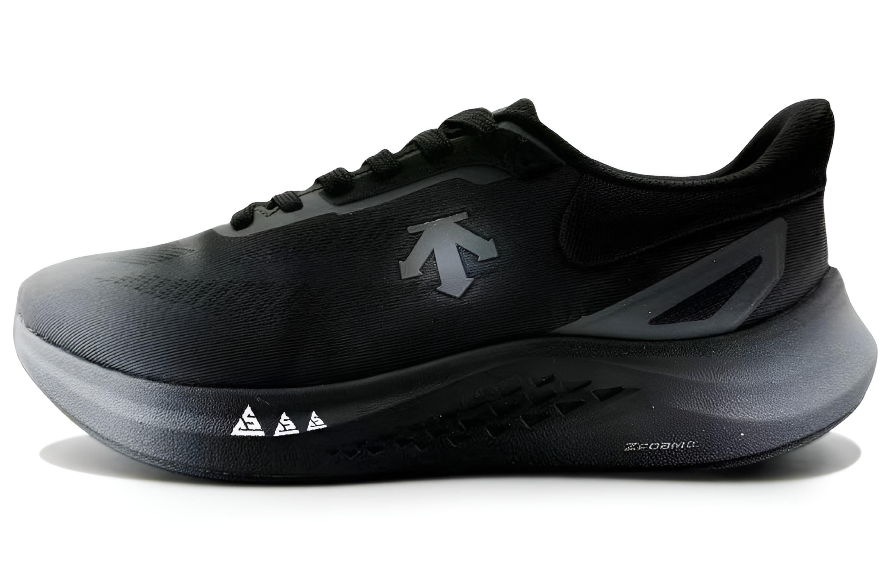 

Беговые амортизирующие износостойкие легкие кроссовки Low top Unisex DESCENTE, черный