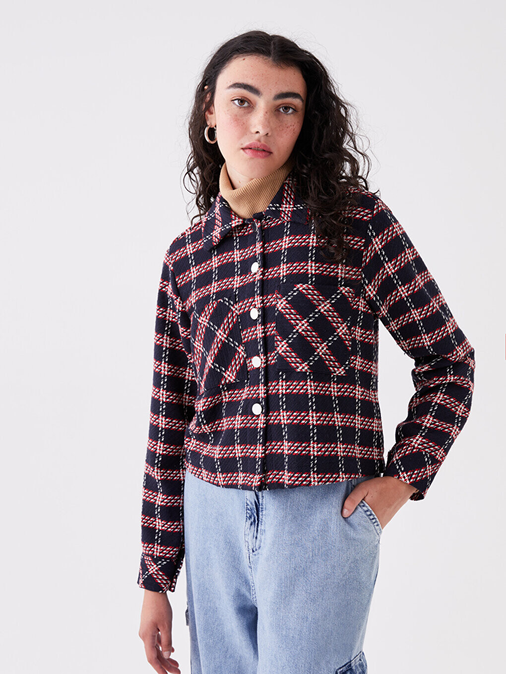 

Укороченная женская куртка-рубашка с длинным рукавом с рисунком LCW Casual, темно-синий плед