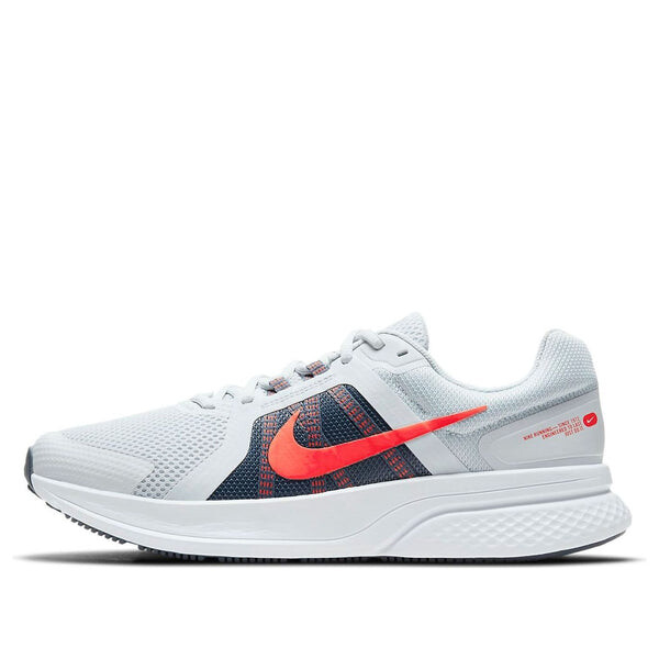 

Кроссовки бегут быстро 2 Nike, белый