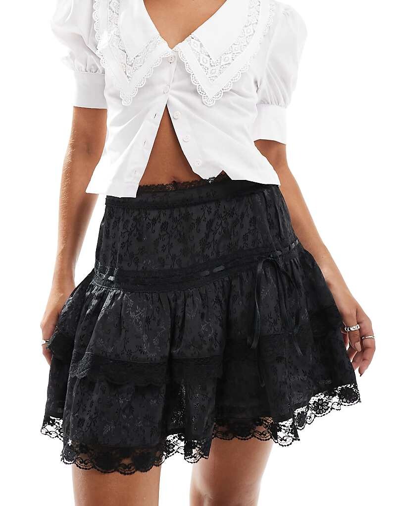 

Miss Selfridge – Короткая черная атласная юбка прерии со вставкой из жаккардового кружева