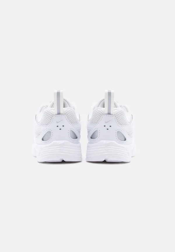 Кроссовки унисекс p 6000 Nike Sportswear, Platinum-Coloured Tint/White/Metallic Silver-Coloured — фото 3