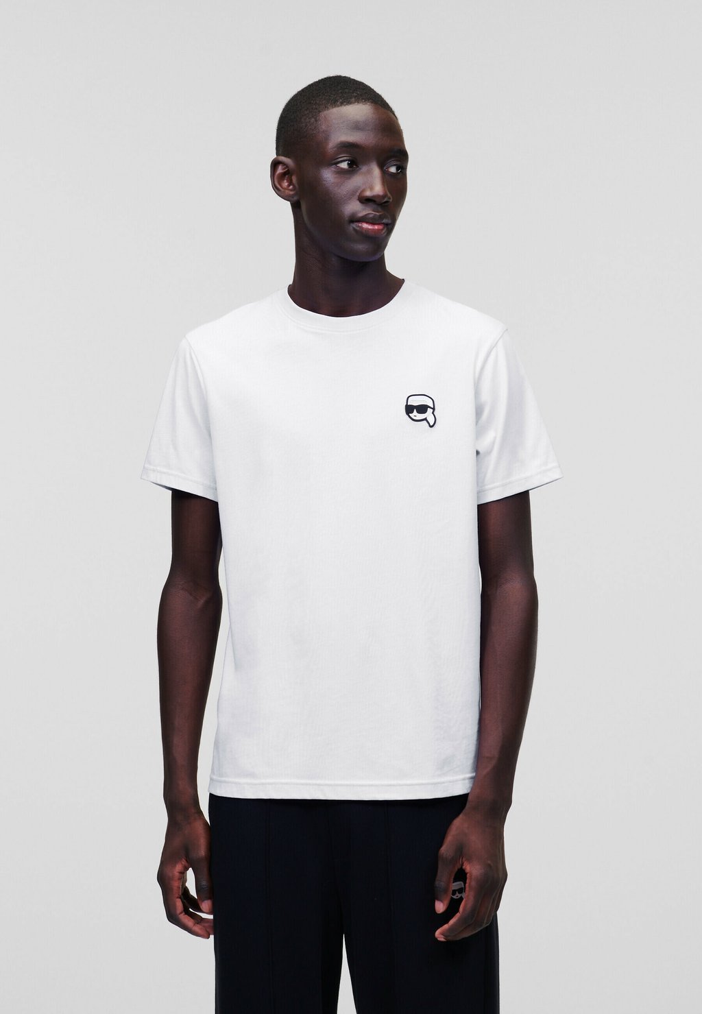 

Базовая футболка IKON PATCH KARL LAGERFELD, белый