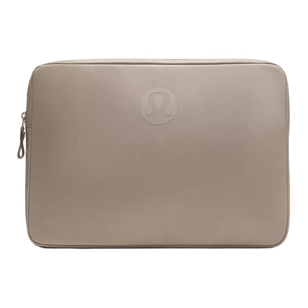 

Lululemon Сумка для ноутбука из переработанного нейлона, унисекс, теплый серый цвет