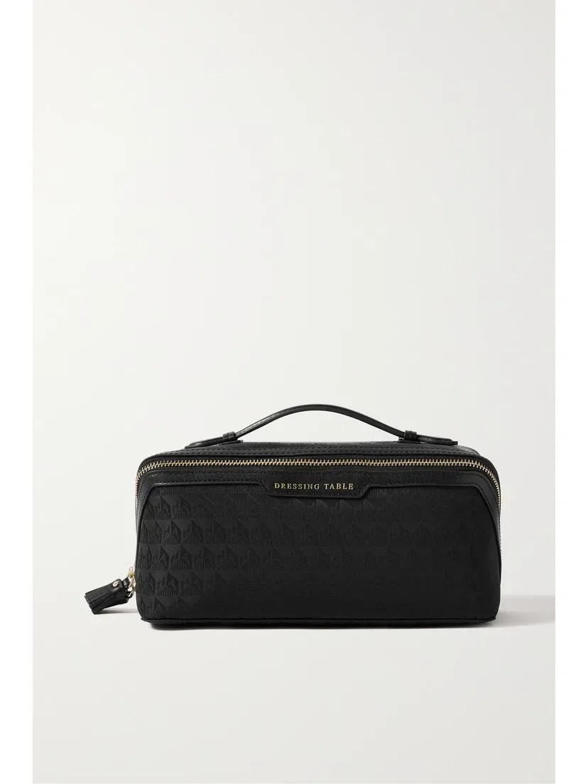 Несессер из нейлона с жаккардовым логотипом и кожаной отделкой Anya Hindmarch, черный