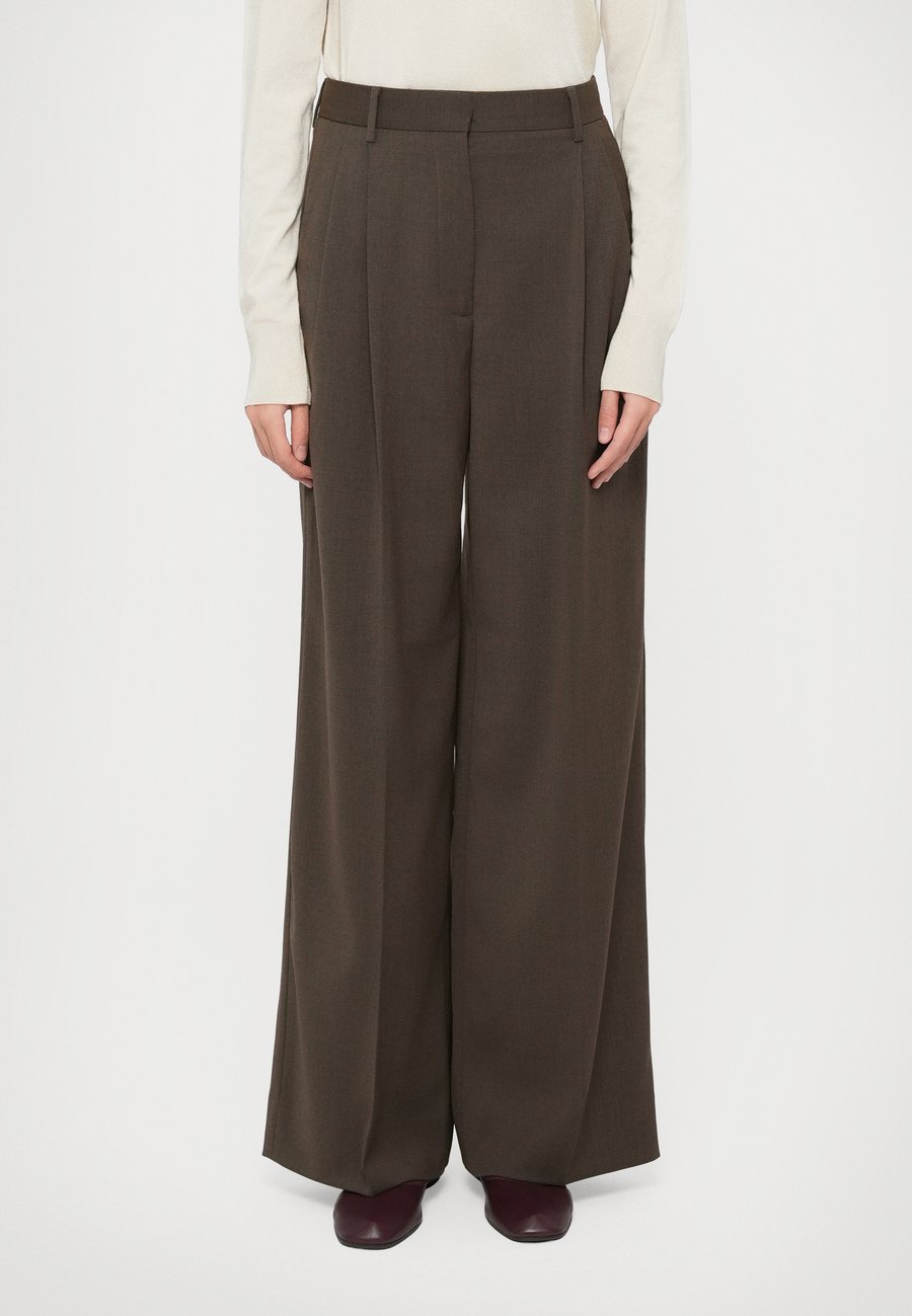 

Брюки Filippa K DARCEY TROUSERS, Walnut Brown/Light Brown