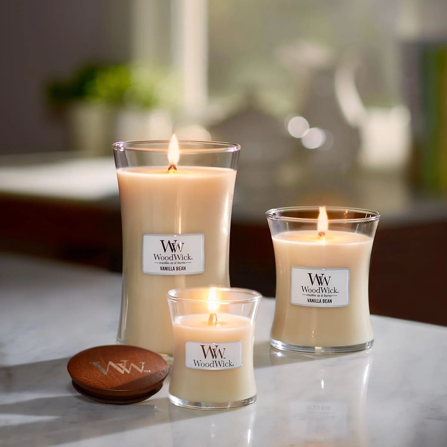 

Свеча WoodWick Vanilla Bean среднего размера в виде песочных часов
