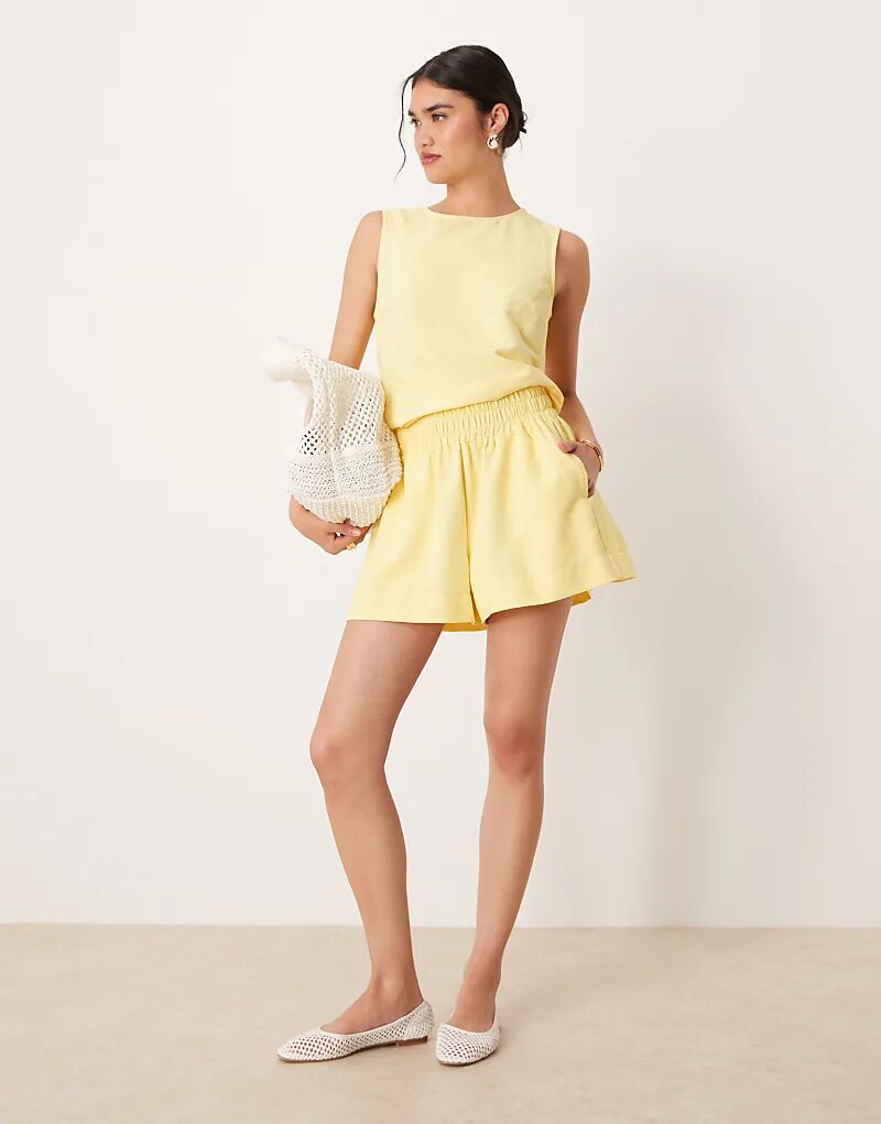 

Комплект из шорт ASOS DESIGN желтого цвета