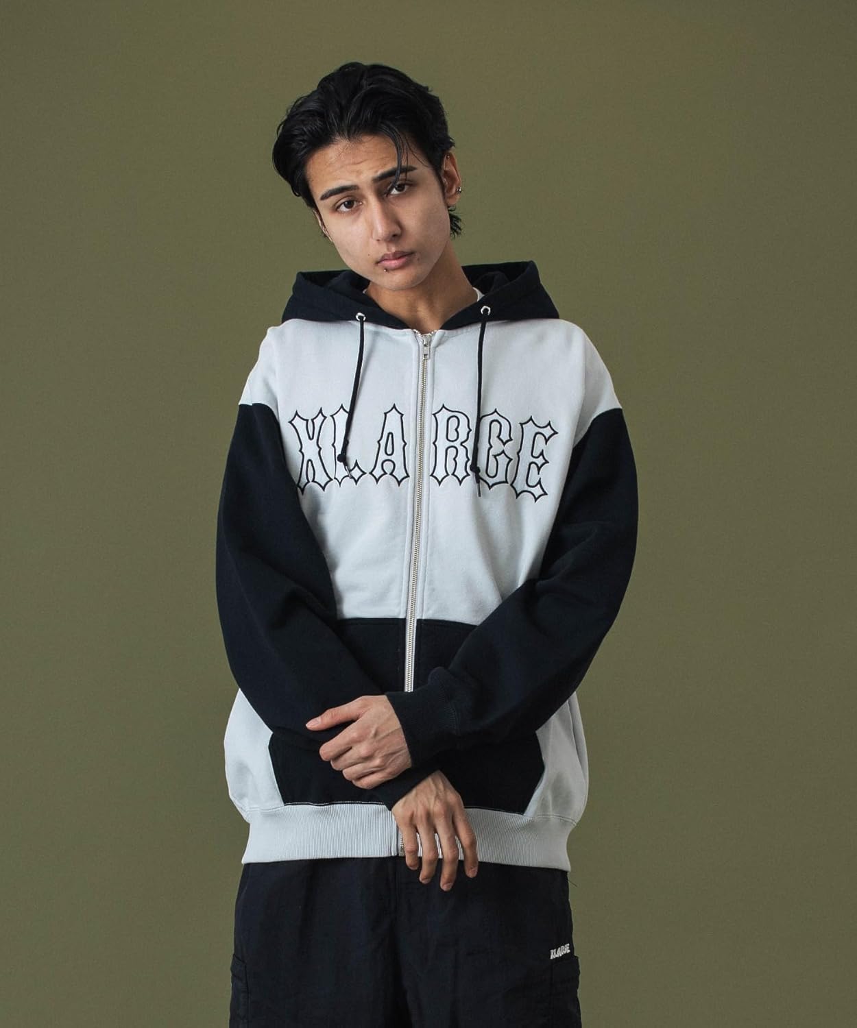 

Мужская толстовка с капюшоном на молнии, цветные блоки, размер XL Xlarge, черный