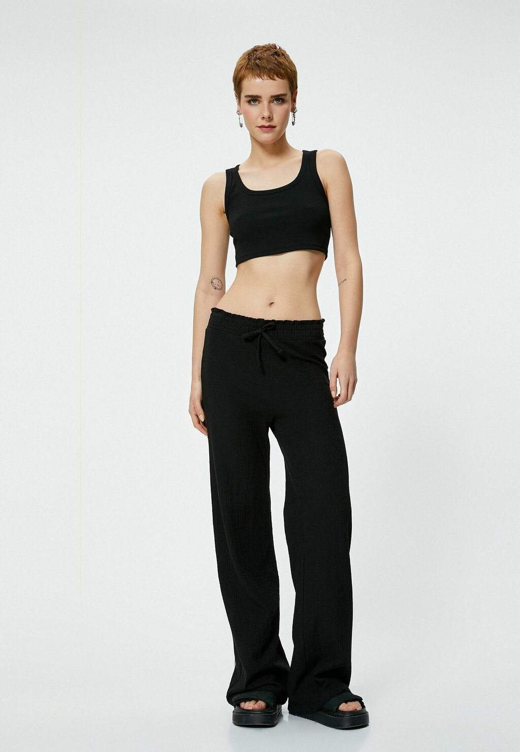 

Брюки WIDE LEG Koton, черный