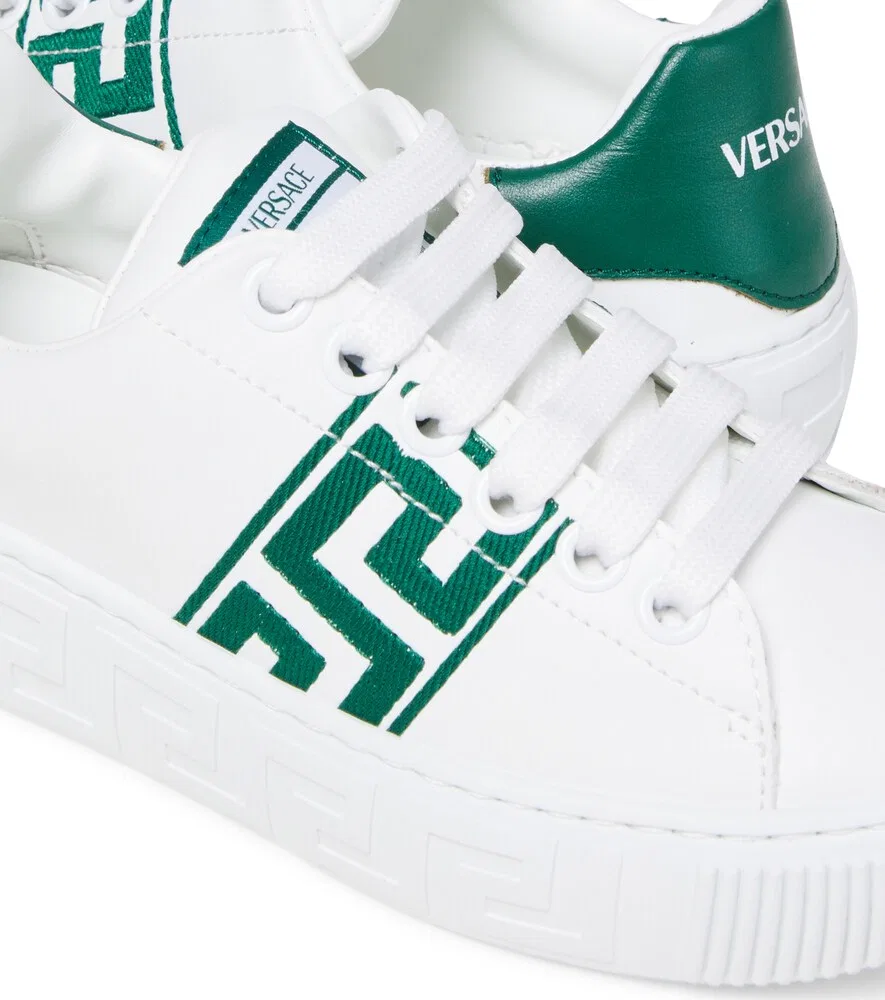 Вышитые кроссовки Greca Versace Kids, белый — фото 4