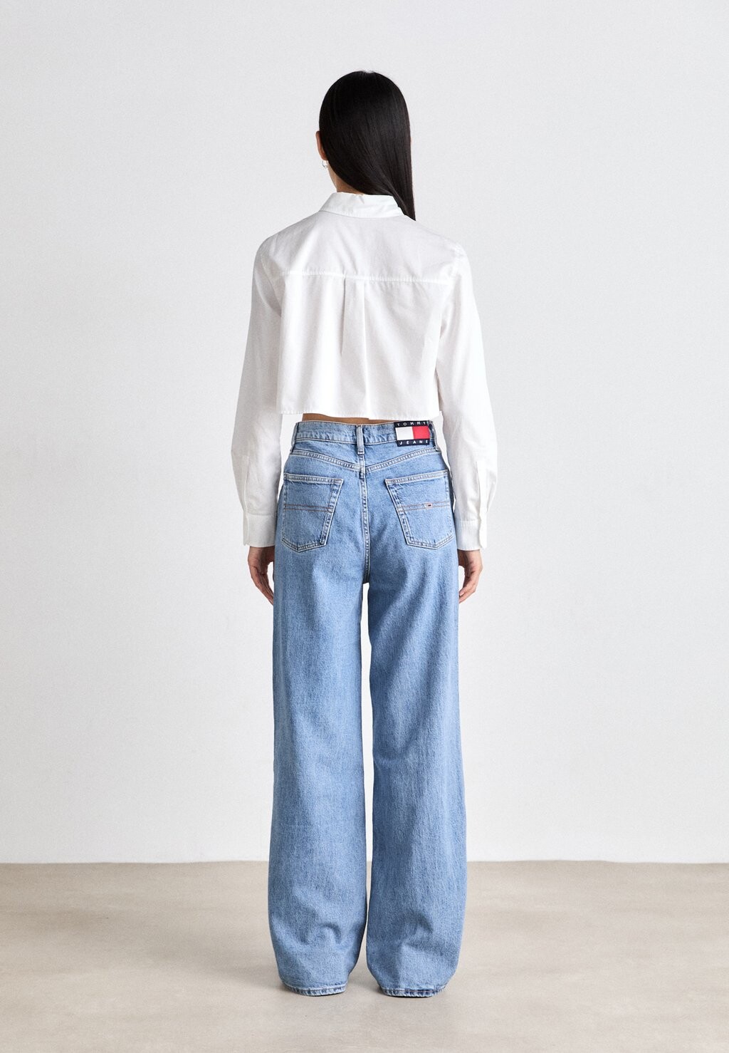 

Джинсы свободного кроя CLAIRE Tommy Jeans, светло-голубой деним