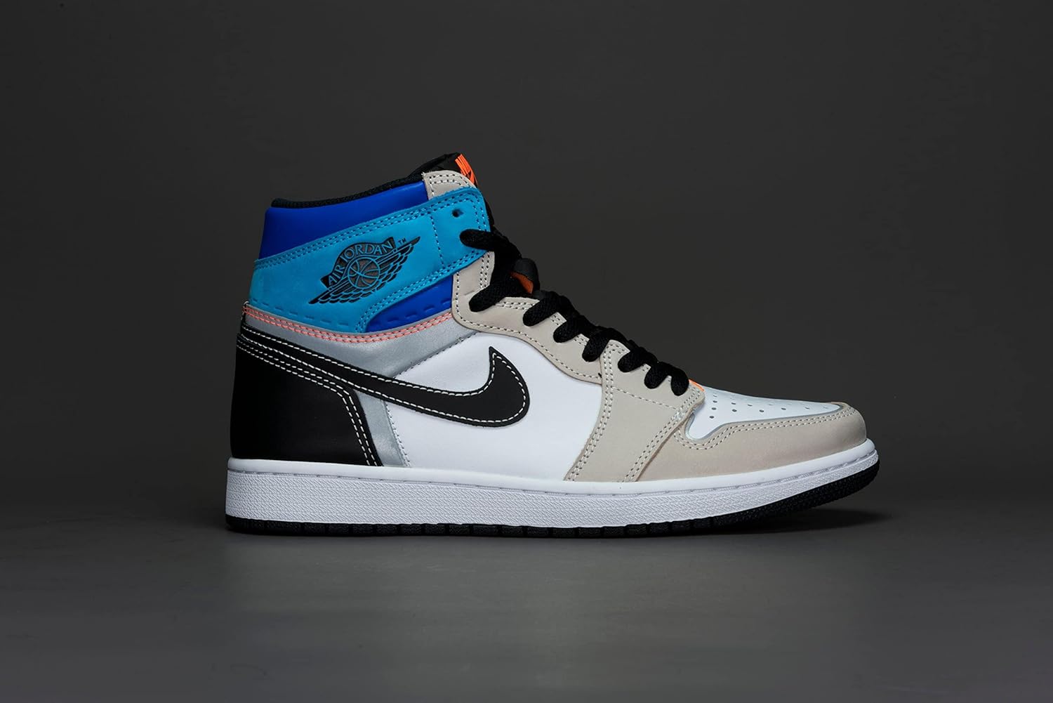 

Баскетбольные кроссовки Nike Air Jordan 1 Mid для мужчин, White Total Orange Multi