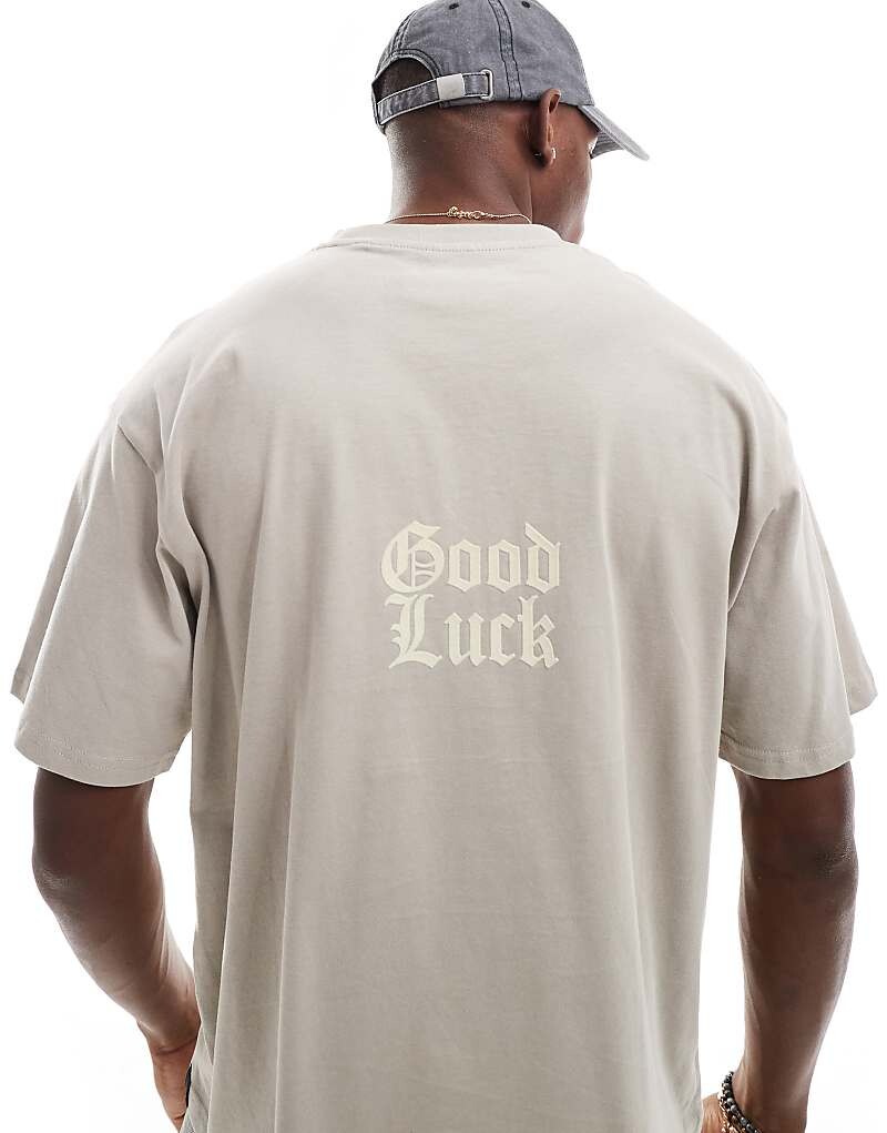 

Бежевая футболка Pull&Bear с принтом «Good Luck» на спине