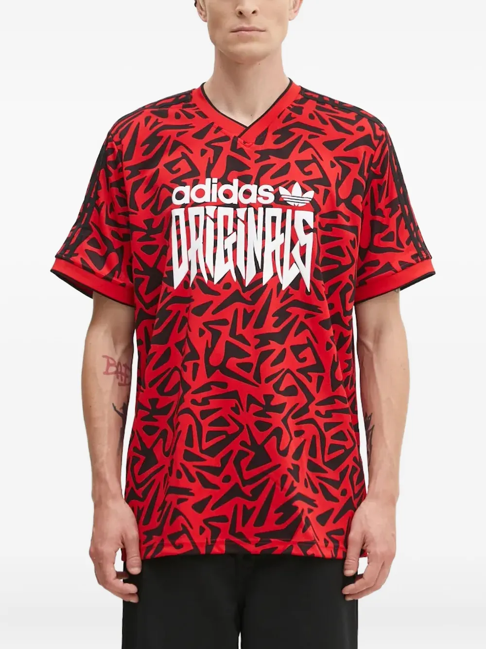 

Футболка с абстрактным принтом adidas, красный