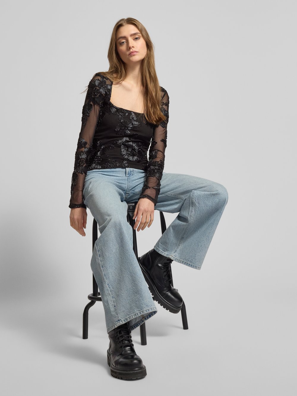 

Лонгслив с квадратным вырезом Gina Tricot, черный