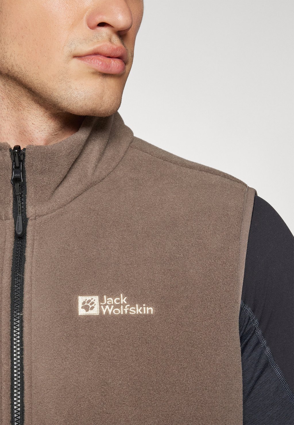 

Жилет WALDSTEIG FULL ZIP VEST Jack Wolfskin, светло-коричневый