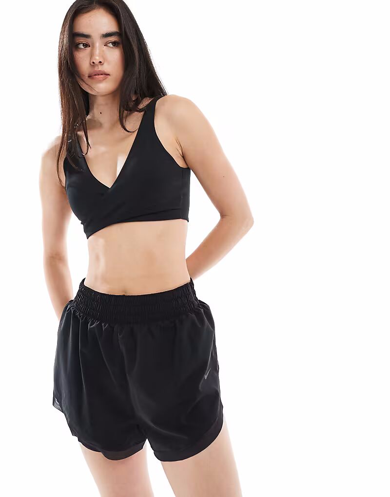 

Шорты Nike One Training с высокой талией, 3 дюйма, с оборками, черного цвета