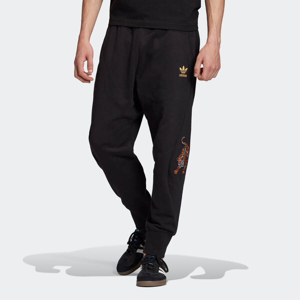Спортивные штаны adidas originals Track Cuffed Pants Black, черный — фото 3