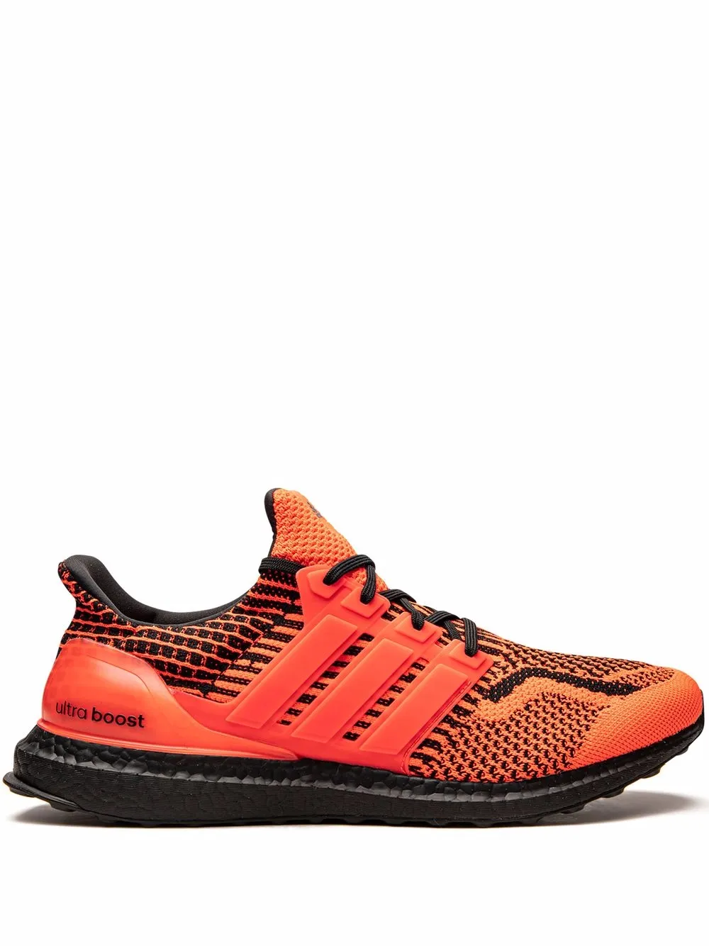 

Кроссовки UltraBoost 5.0 DNA Solar Red / Core Black adidas, красный