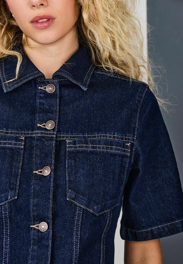 Блузка с короткими рукавами и пуговицами, облегающего кроя. Next, Rinse Denim — фото 3