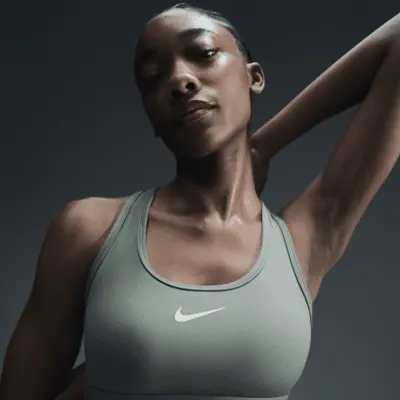

Спортивный бюстгальтер Nike Swoosh Medium Support, цвет Light Army/White