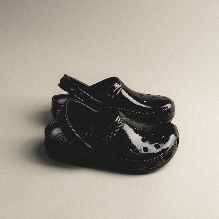 

Сандалии High Shine Classic Clog Crocs, черный