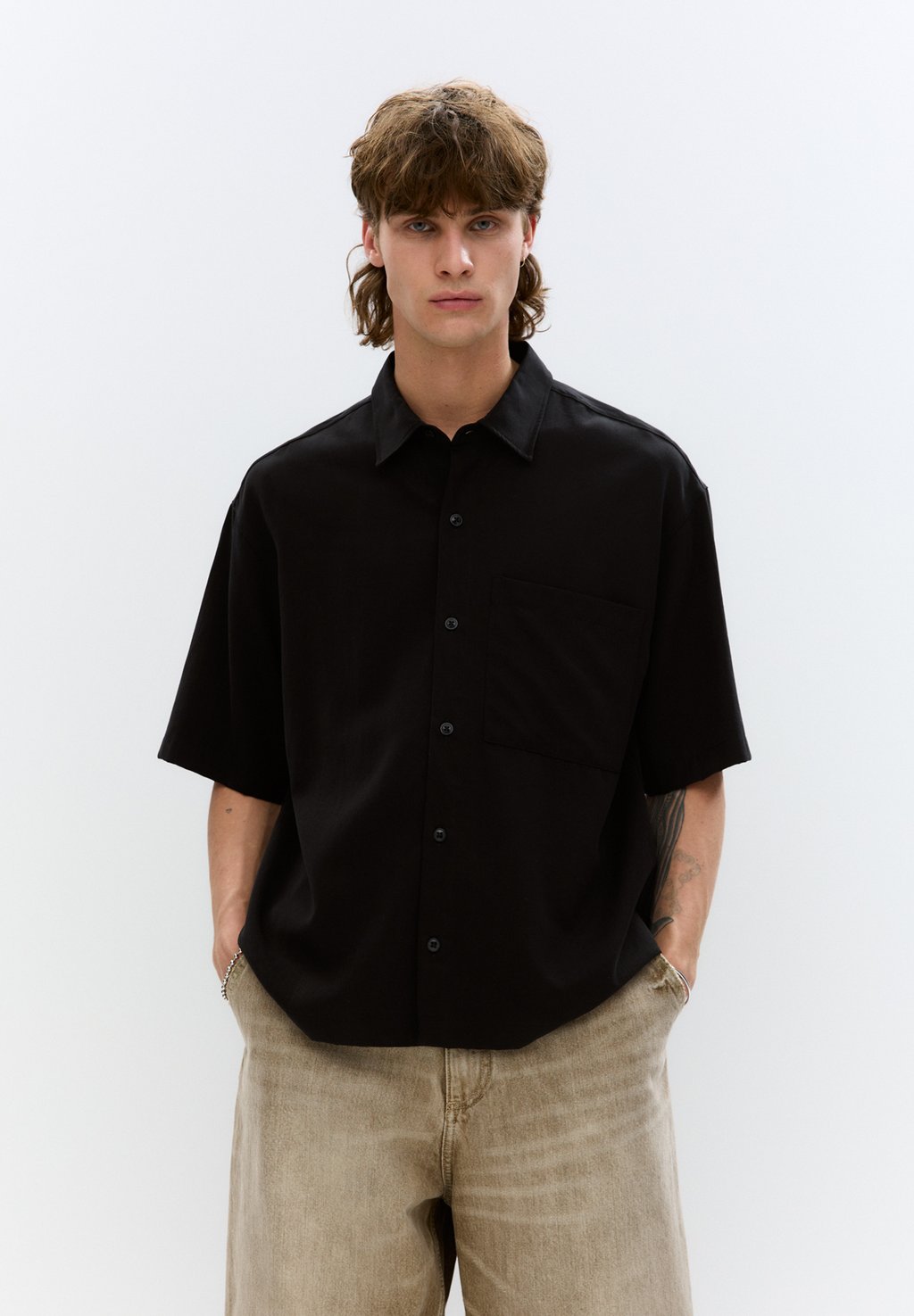 

Рубашка SHORT SLEEVE PULL&BEAR, черный