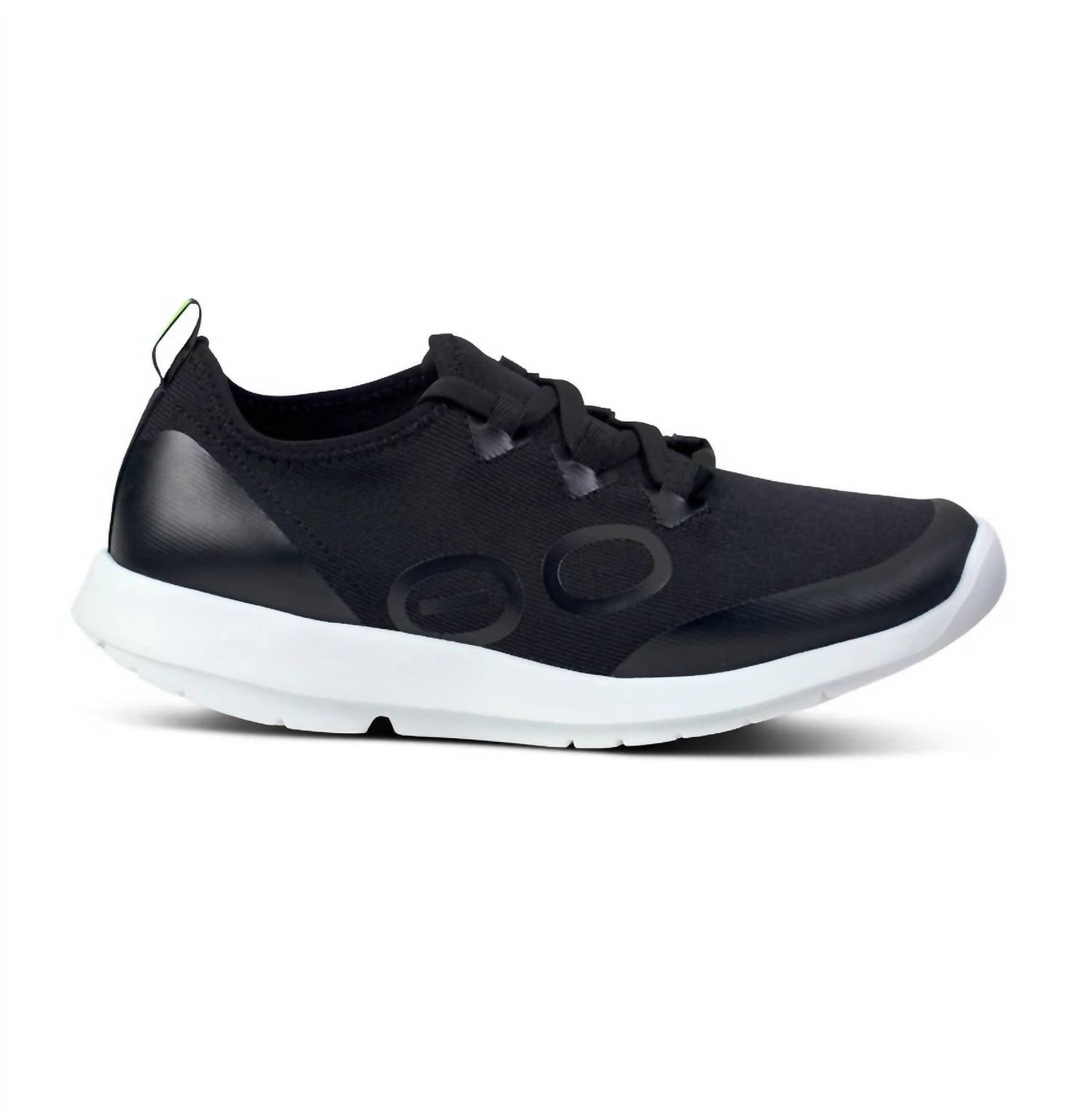 Женские кроссовки Oomg Sport Laced Ls Low в черно-белом цвете OOFOS — фото 2