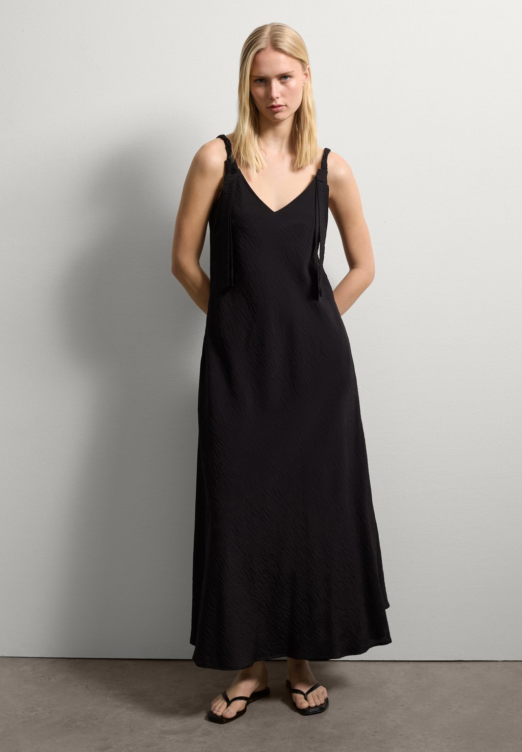 

Платье макси SLIP WITH STRAPS Stefanel, черный