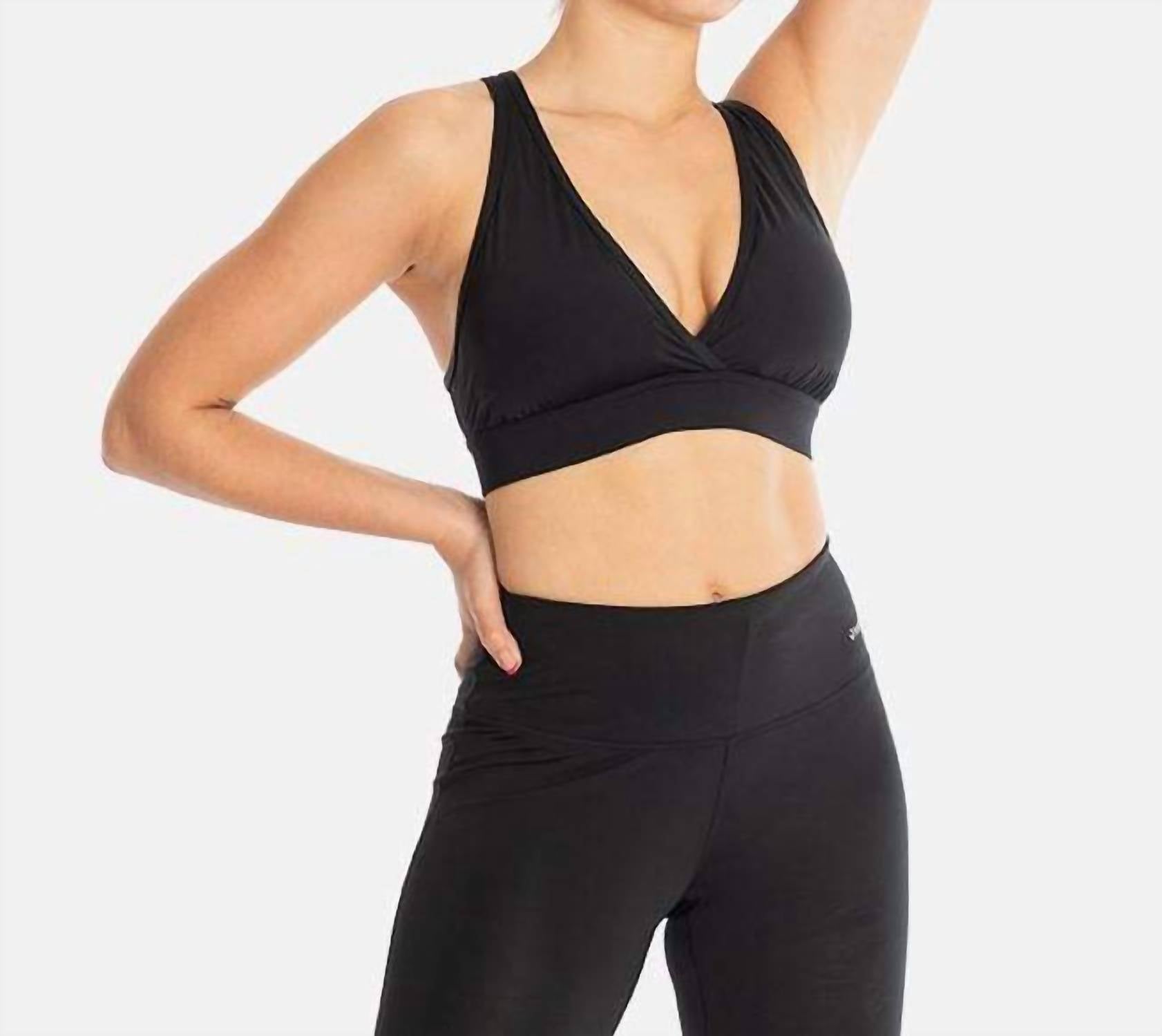 

Фаворит среди бюстгальтеров в черном цвете Handful